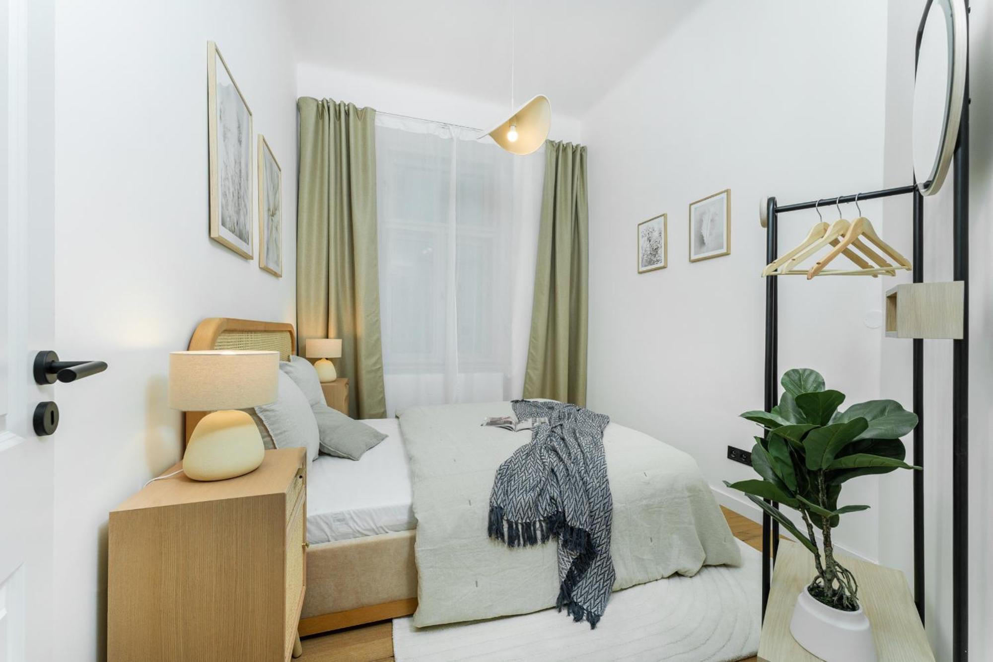 Cozy Wenceslas Square 700m Apartment, Praha